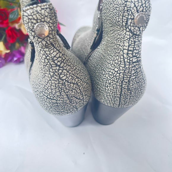 Rag and Bone Margot Textured Iron Leather Boot In Italy - Picture 7 of 11